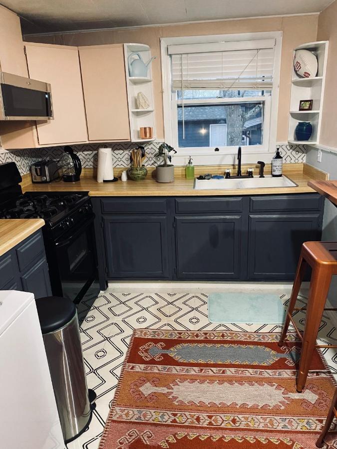 Boho-Chic Travel Pad - Unit 2 Apartment Bloomington Exterior photo