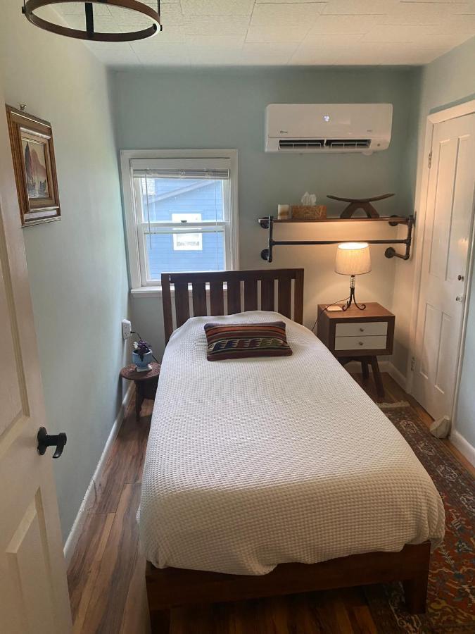 Boho-Chic Travel Pad - Unit 2 Apartment Bloomington Exterior photo